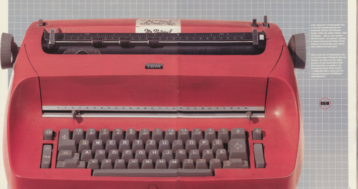 Abbildung von Wolf Wondratscheks Schreibmaschine in der Zeitschrift Lui, Januar 1988, Seite 90f.